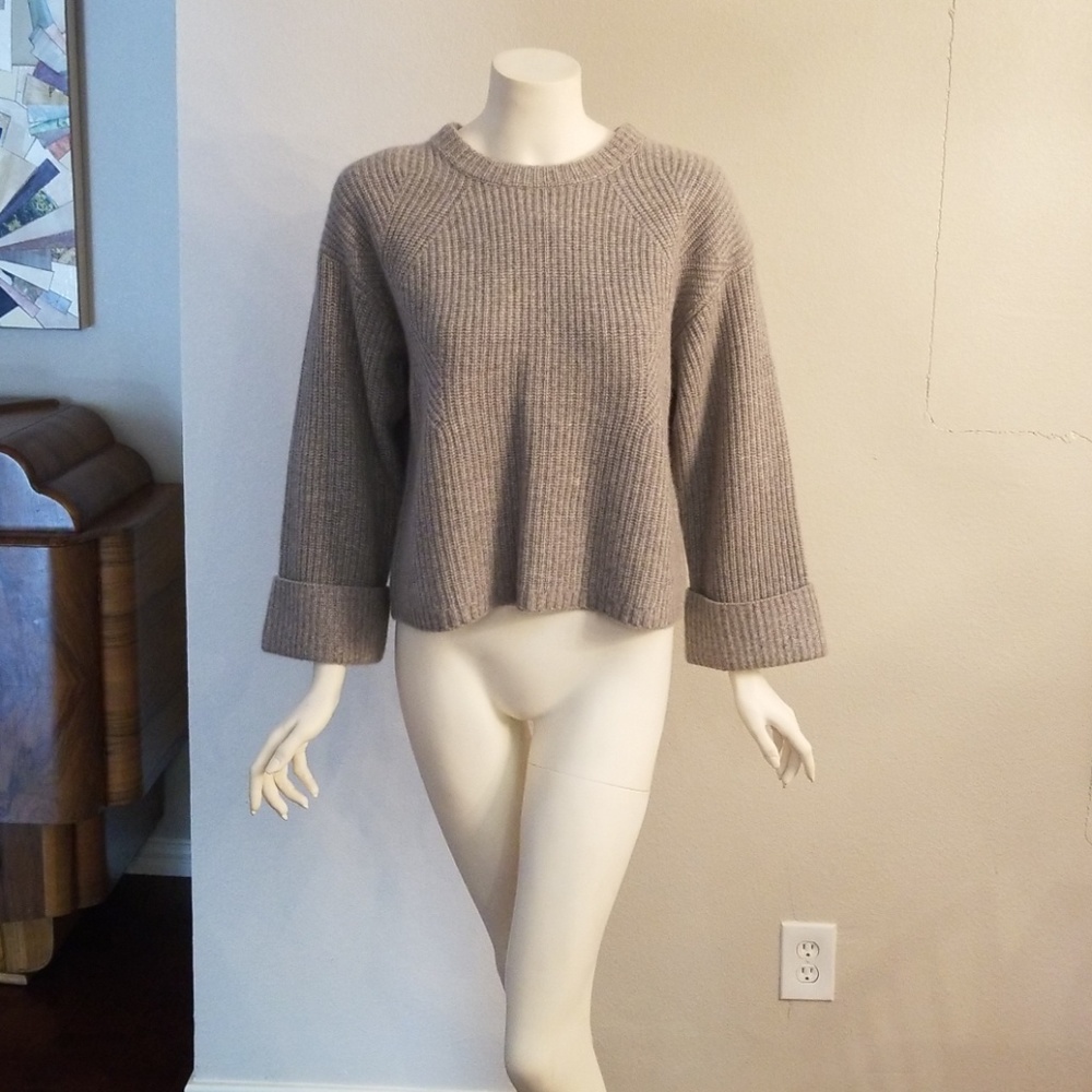 NWT Saks Fifth Avenue Gray Cashmere Sweater SZ M